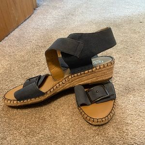 Women’s small platform sandals